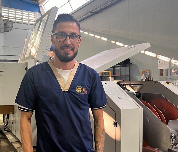 Innovación y Compromiso en Allpack: Celebrando la Iniciativa de Mejora de Alberto Cerdas