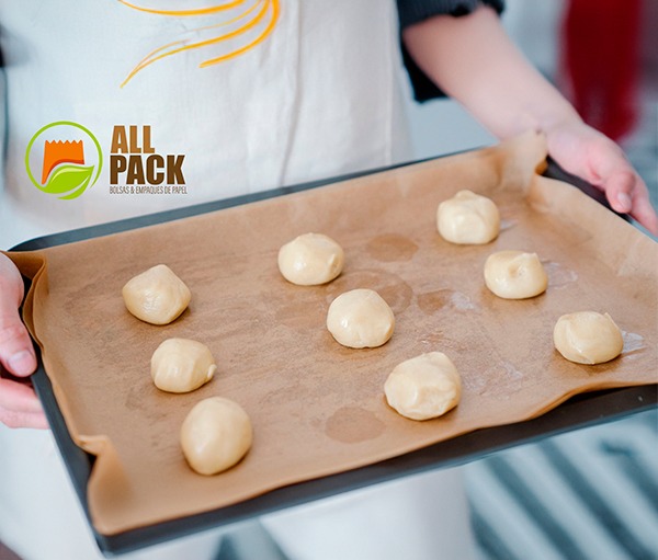Allpack Introduce su Innovador Papel para Hornear (Parchment Paper)